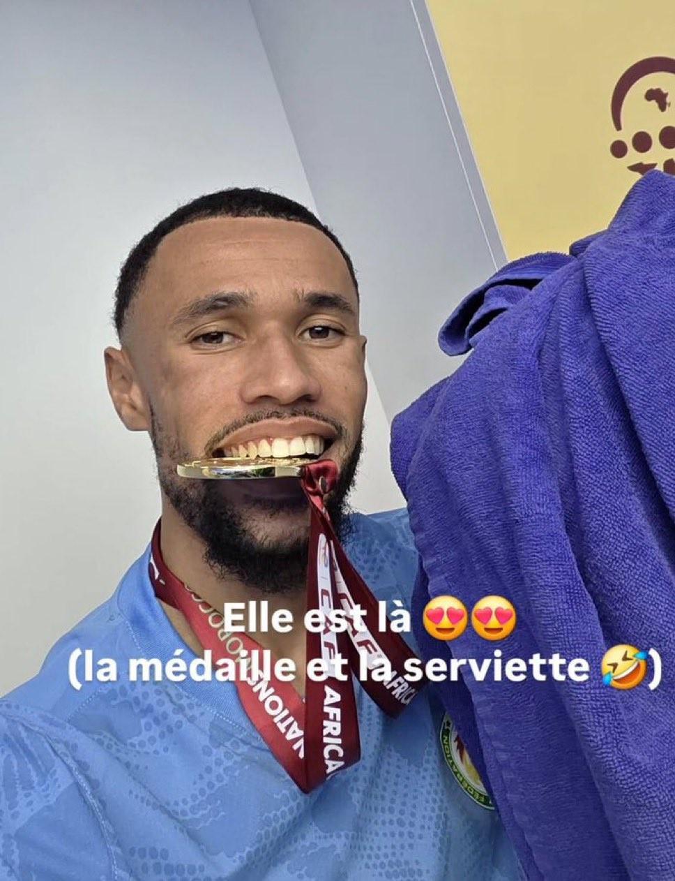 塞内加尔总理接见球队时打趣替补门将：你毛巾呢？