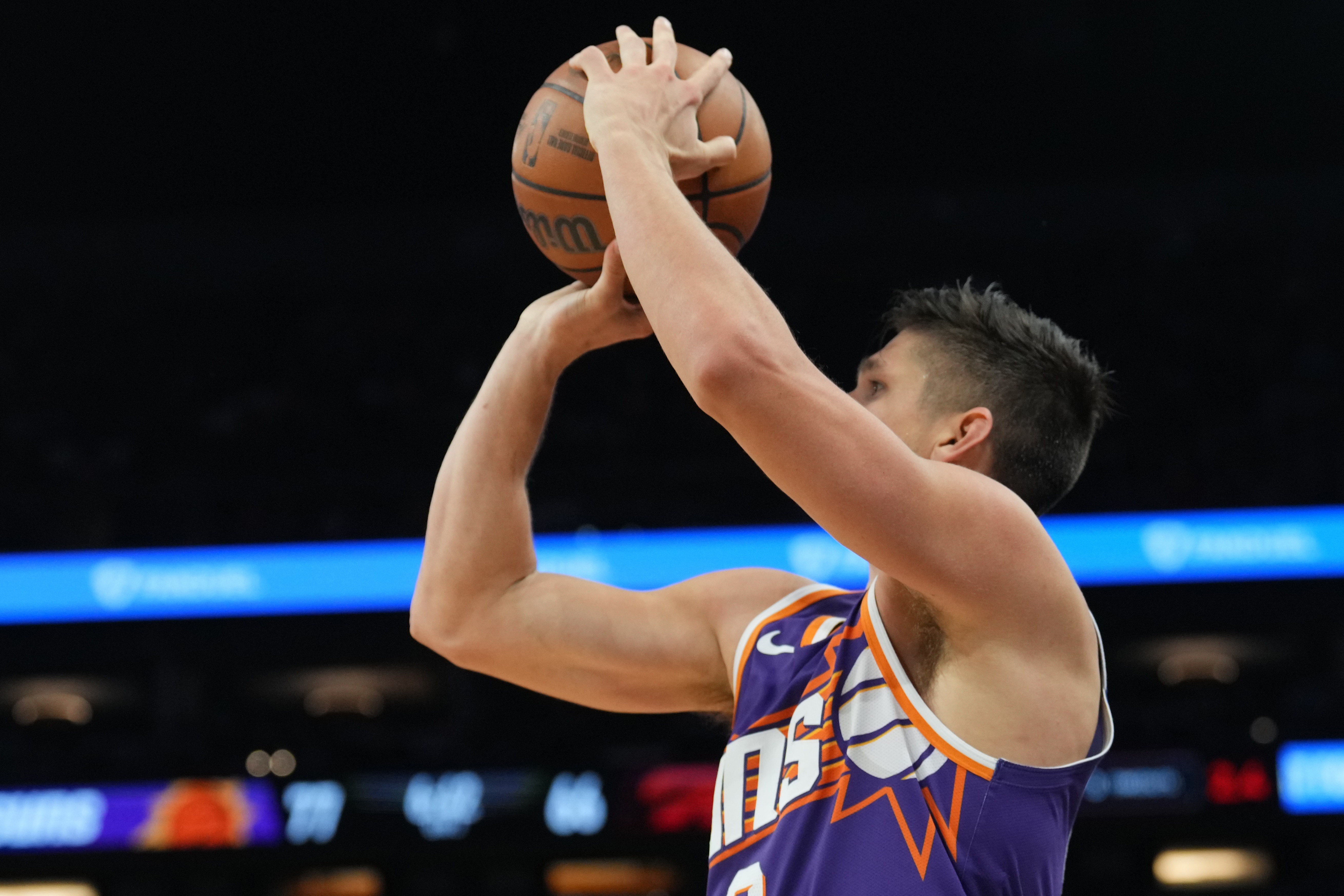 九游会登录入口-25中11砍33分！奥特：看到阿伦找到节奏感觉很棒 攻防影响很大