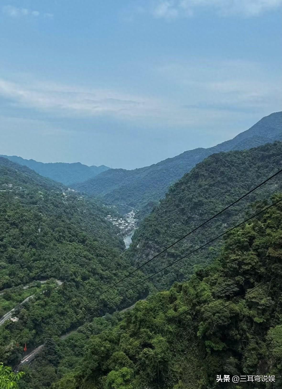 J9九游会平台-田馥甄晒3人合体爬山，陈嘉桦带包子接地气，任家萱现在最没星味